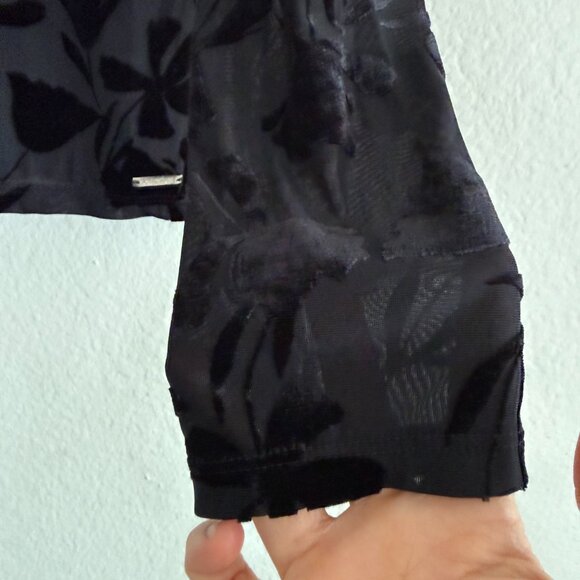 Gorgeous velvet floral sheer lined long sleeve top medium - Picture 2 of 6